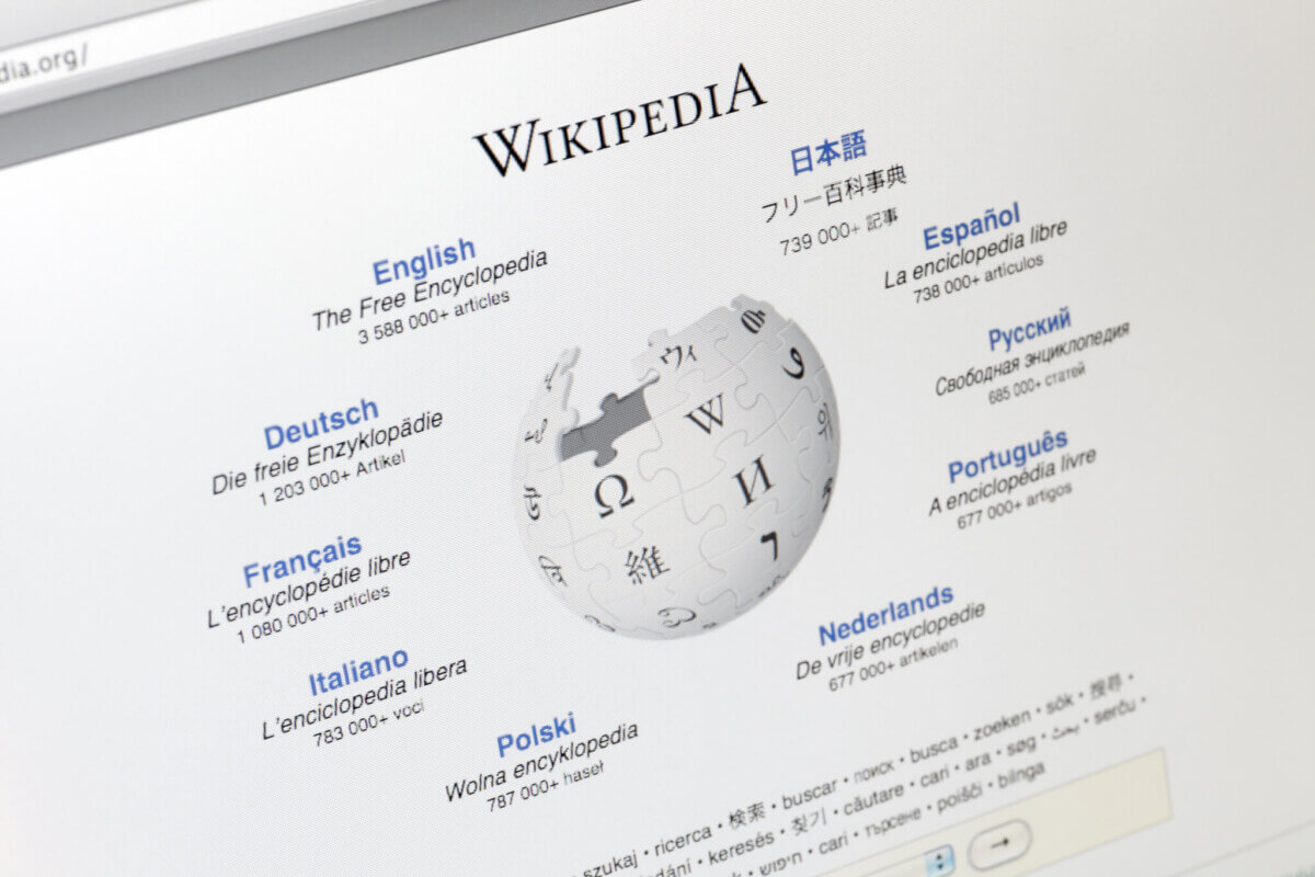 Wikipedia Website Homepage in Apple Safari Browser
