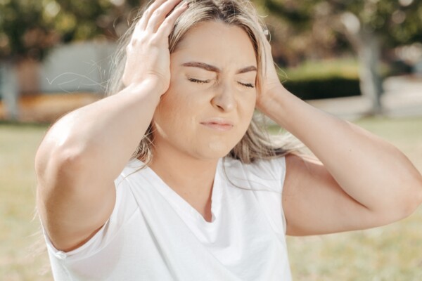 Women may be more likely to have "cluster" headaches