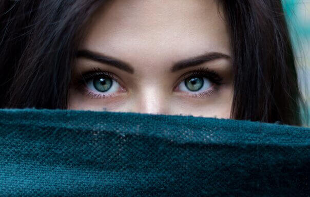Closeup-of-womans-face-and-eyes-604×385