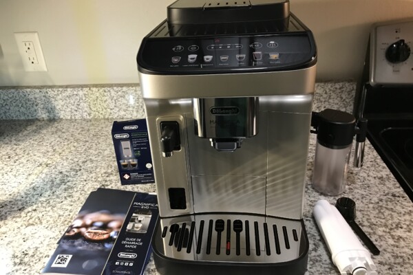 De’Longhi Magnifica Evo Espresso Machine unboxed
