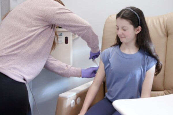 Anabelle Terry, 12, receives a shot of omalizumab at Stanford Medicine